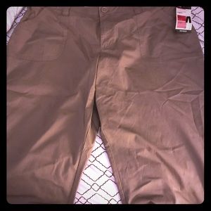 Lee’s Comfort Waist Capris size 22W medium. NWT